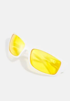 Pier OneUNISEX - Solglasögon - White -Macys Butik 06212ea48c0f4037abc6a62aa2c032d6