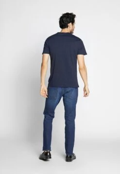 Pier One4 PACK - T-shirt - Bas - Black/white/blue -Macys Butik 0ca3960a59ed4451aec4ebc371a3d206