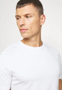 Pier One7 PACK - T-shirt - Bas - White/blue/green -Macys Butik 250428b12b8d4cafaf02bd6331fda98c