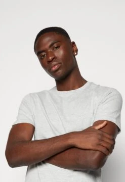 Pier OneUNISEX 5 Pack - T-shirt - Bas - Black /dark Blue/dark Green -Macys Butik 5a5f64d2aa404b7aa94ccdac681bdd95