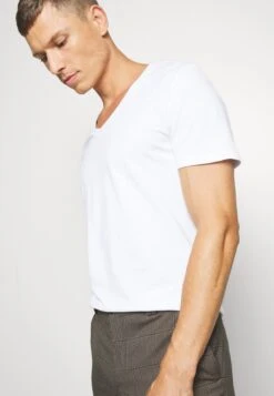 Pier One2 PACK - T-shirt - Bas - White -Macys Butik 8a50f47374ab42e380a66ae8b1778f0e