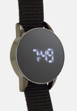 Pier OneDigitalklocka - Black 9 Pier OneDigitalklocka - Black -Macys Butik 91a3416d7d044fd4b60c1ebc2246a5ec