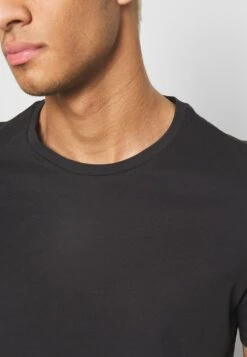 Pier One7 PACK - T-shirt - Bas - Black -Macys Butik 9ff1310308384925af8ab3297a7ee42a