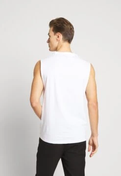 Pier One3 PACK - T-shirt - Bas - Grey/white/black -Macys Butik a9eda1483b324f9bb5e5f44f95d5a2f7