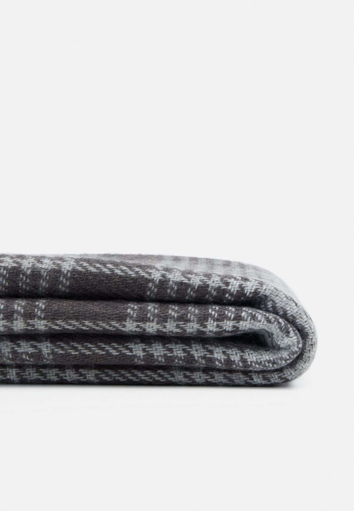 Pier OneHalsduk - 102 - Grey_001 - White 5 Pier OneHalsduk - 102 - Grey_001 - White - Bild 3