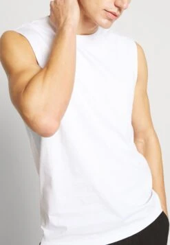 Pier One3 PACK - T-shirt - Bas - Grey/white/black -Macys Butik ddc181212b114a928b8f59830838a329